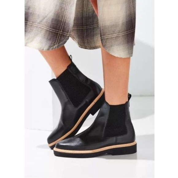 M4D3 Felix Chelsea BootWomens size 6 Black Urban Outfitters